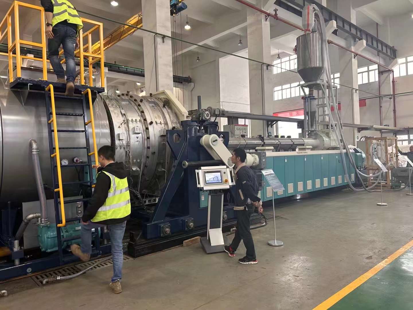 Ключови моменти за стартиращо оборудване и технология за производство на PE тръби с големи диаметри над 2000 mm